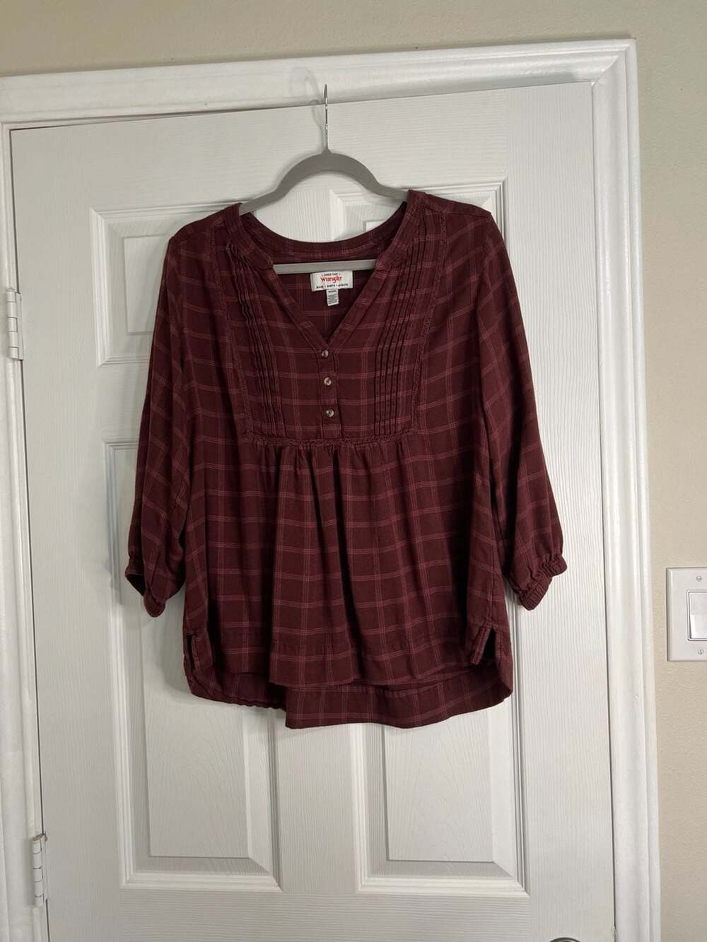 Wrangler Women's Burgundy Plaid Pintuck V-Neck Blouse Size Medium
